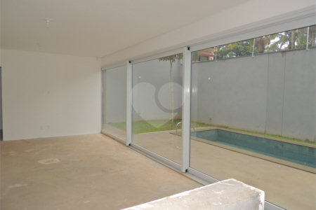 Casa à venda com 3 suítes no condomínio Jardim Flora, São Paulo - SP