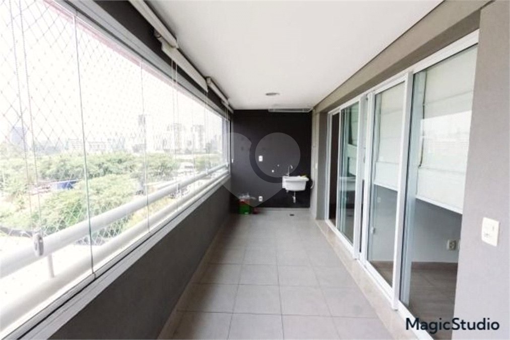 Apartamento com 66m², 2 dormitórios, 1 vaga de garagem, à venda na Barra Funda.