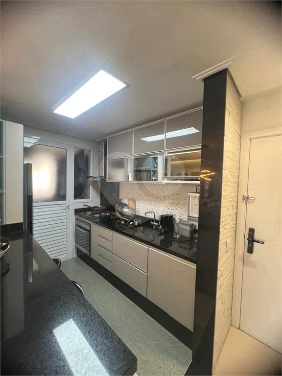 Apartamento. 78 m2, 3 dorm., uma suíte, lavabo, banheito, duas vagas, deposito no sub, varanda gormet.Aceita e estuda Permuta.