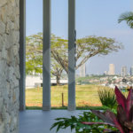 Indaiatuba - Condominio Villa Sapezal - 318 m² de Terreno - 230 m² de Área Construída - 3 suítes, sendo 1 Master com closet planejado - Sala de TV - Sala de estar integrada à Sala de jantar - Cozinha com móveis planejados - Despensa - Escritório planejado - Lavabo - Piscina com preparação para aquec