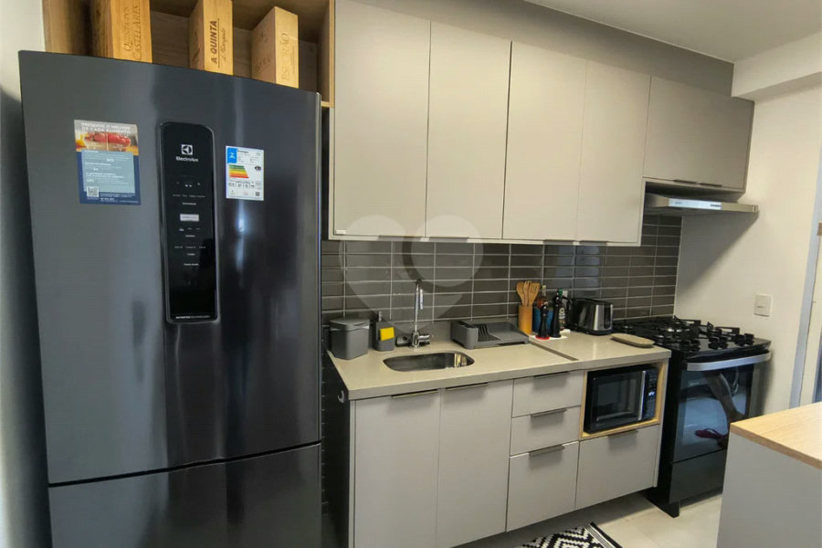Apartamento com ar condicionado e varanda com churrasqueira semi novo, condominio entregue em 2024 com lazer completo.