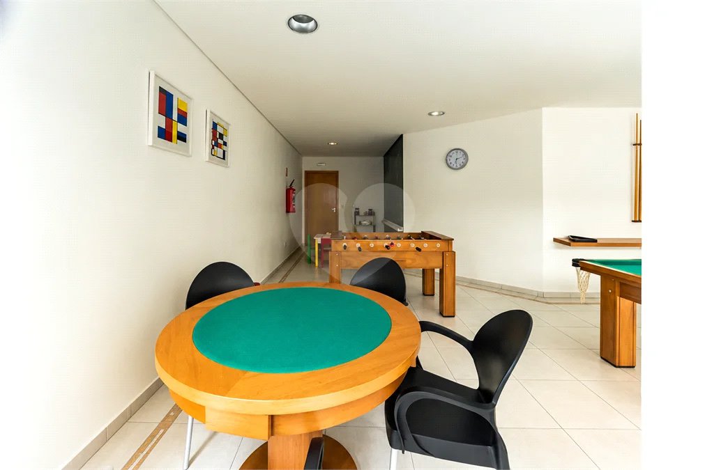 Apartamento de 84m² na Vila Lusitânia, em São Bernardo do Campo, com 3 dormitórios, suíte com varanda, 2 vagas cobertas, depósito privativo e lazer completo.