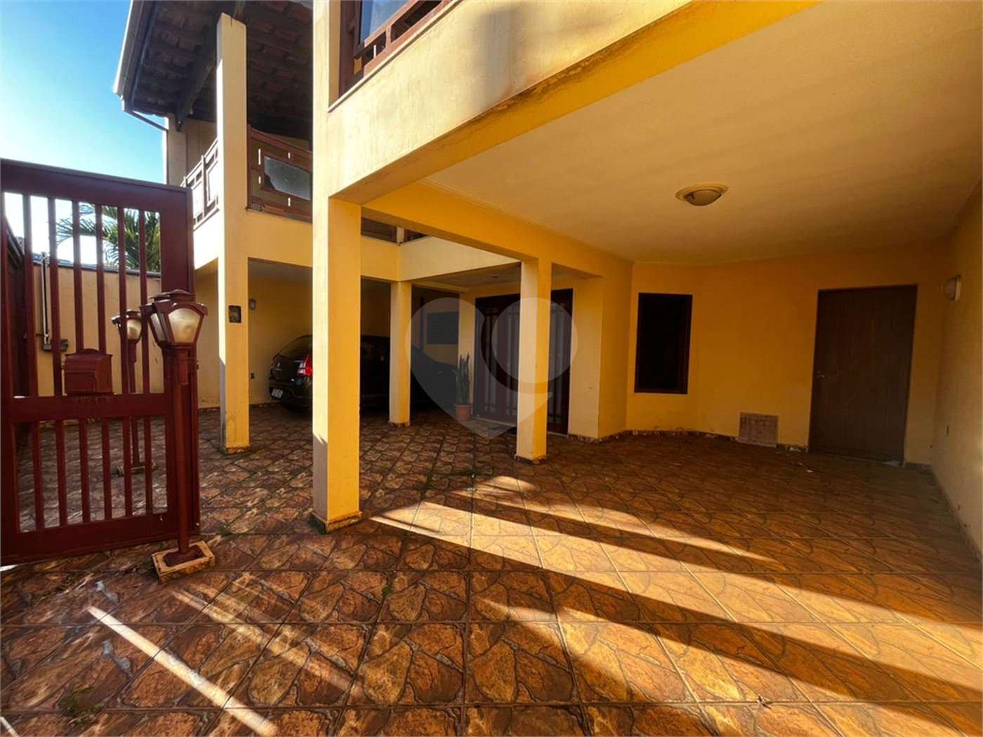 Casa à Venda na Rua Principal do Parque Fehr com Aquecedor Solar