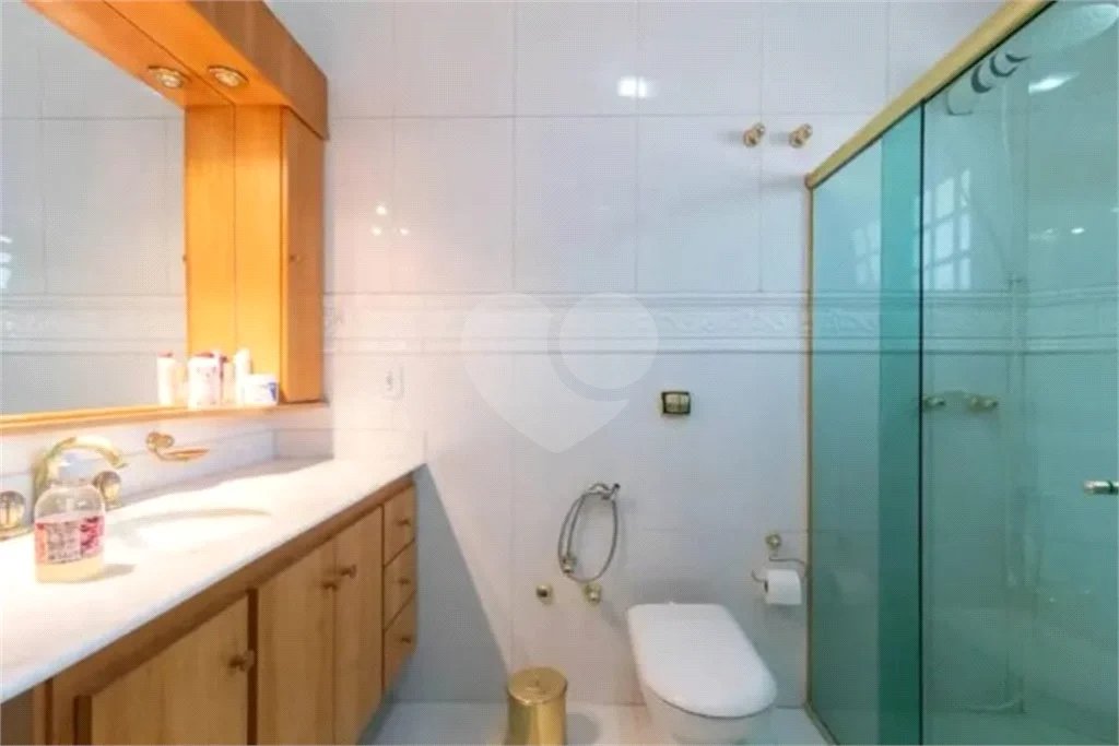 Casa com 3 dormitórios sendo 3 suítes com 03 vagas de garagem.