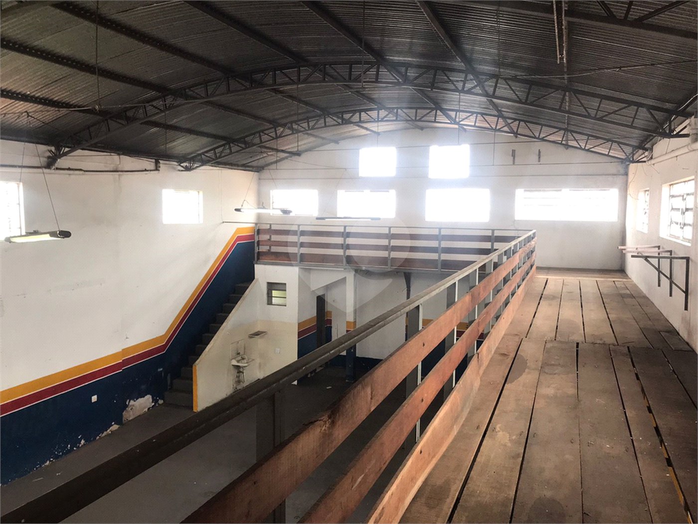 Galpão Comercial na Vila Luftalla.
