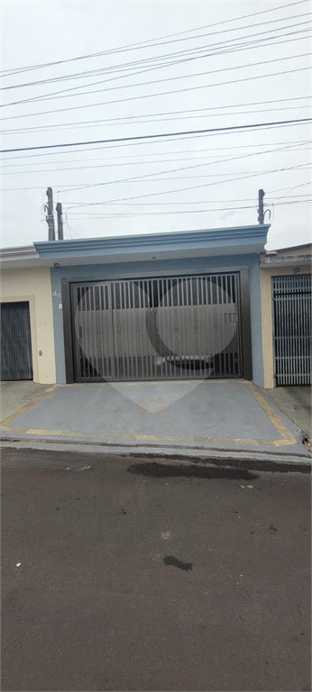 Imóvel Completo com Churrasqueira, 2 Banheiros e Portão Eletrônico