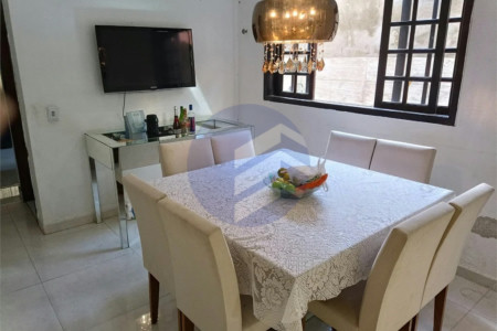 Casa à venda com 3 quartos, sendo 1 suíte, em Butantã, São Paulo - SP
