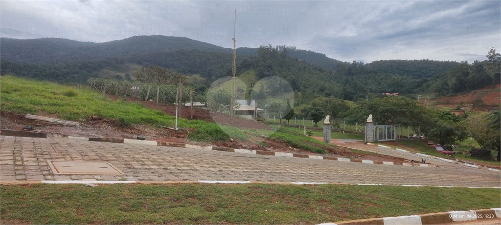 Terrenos de 300 metros em condomínio fechado e prontos para construir na região de Atibaia