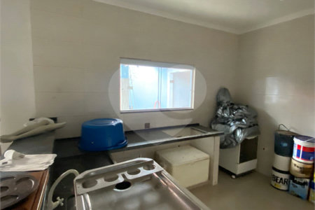 Casa Térrea com 2 dormitórios, sendo 1 suíte.