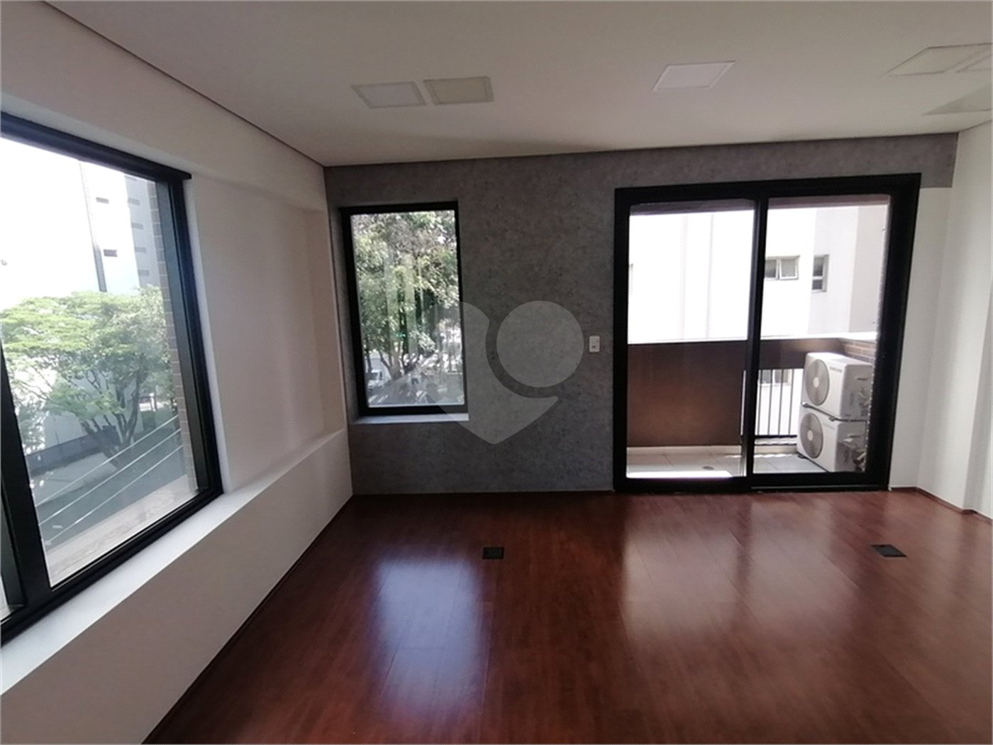SALA COMERCIAL TOP, VENDA OU LOCAÇÃO, METRÔ VERGUEIRO COM 28,76m2