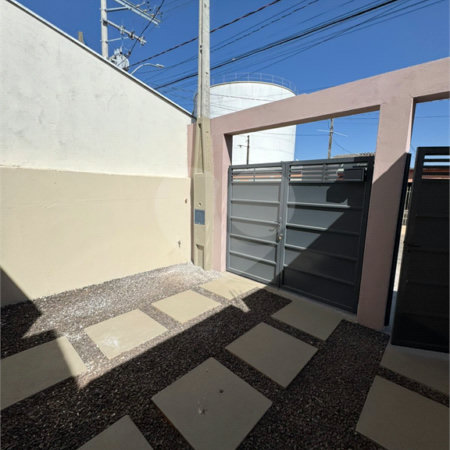 Casa com 02 Dormitórios á venda, em Cidade Aracy 2.