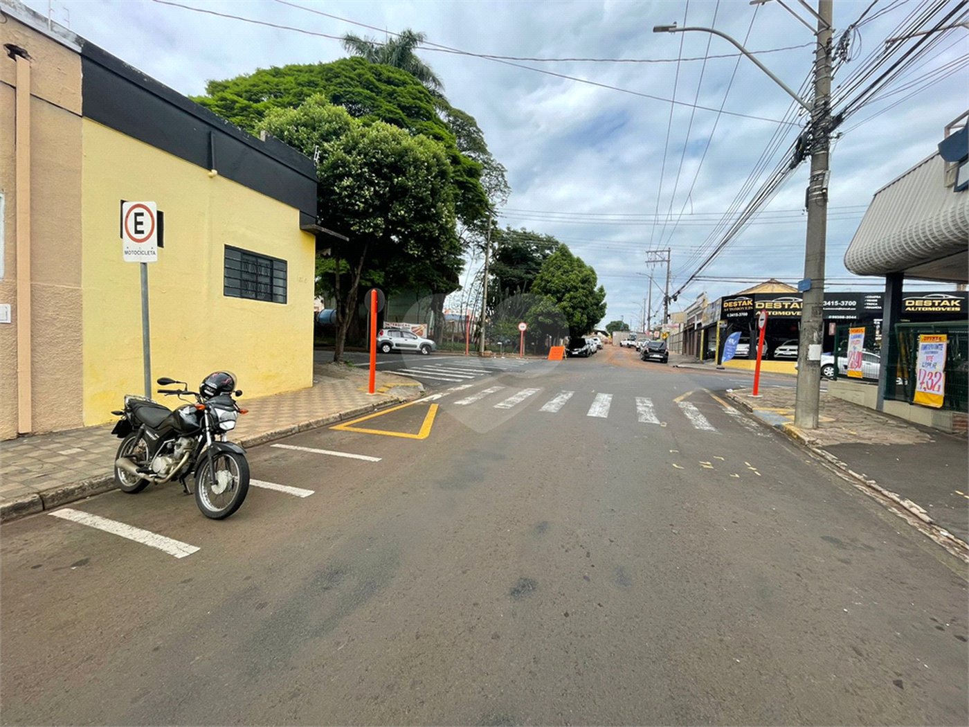 Casa comercio dispondo para venda ou locação no Centro,