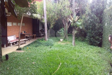Casa Térrea à venda com 4 quartos, sendo 1 suíte, em Granja Julieta, São Paulo, SP