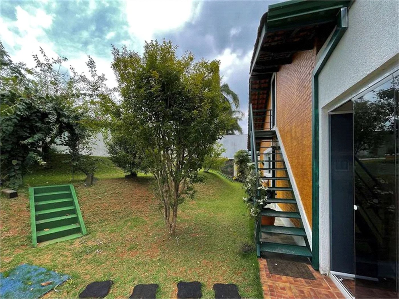 Casa à venda com 4 suítes no condomínio Miollo da Granja, Cotia - SP