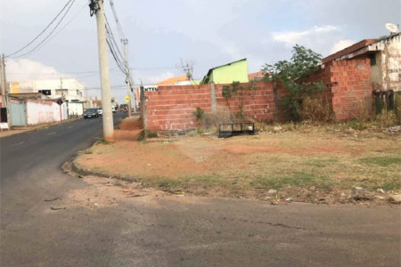 Terreno com 150,00 m² .