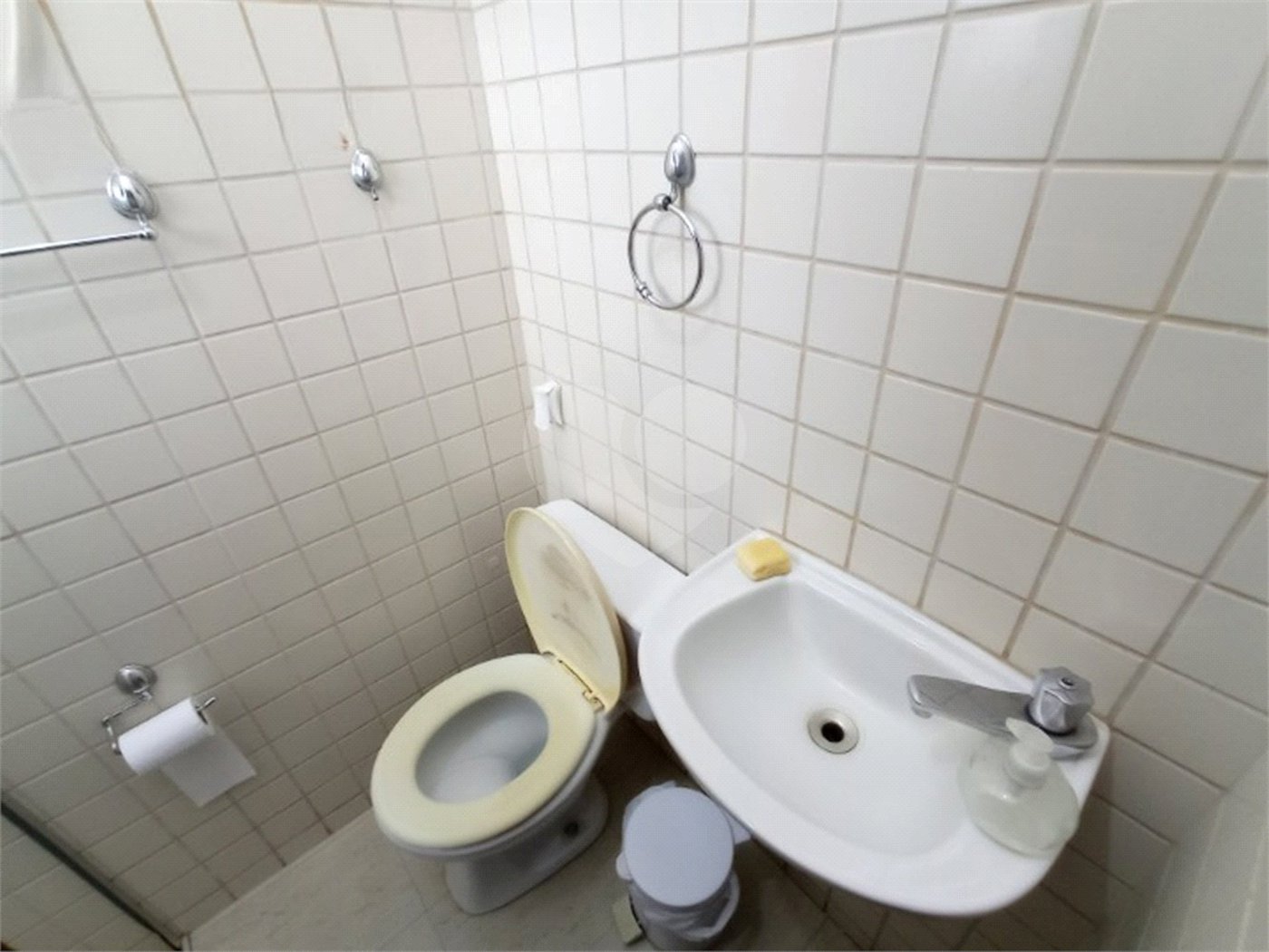 Casa térrea no Condomínio Faber I.