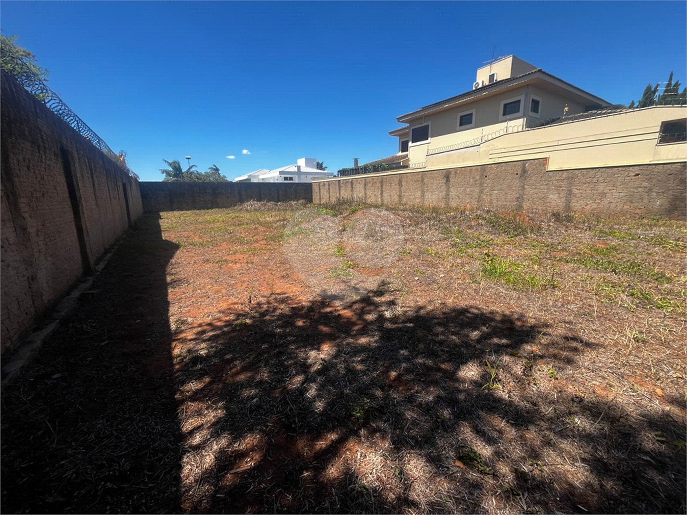 Terreno com 586,00 m² á Venda.