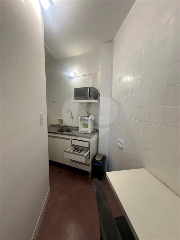 Sala comercial para venda ou locação na Avenida Paulista. 68m2