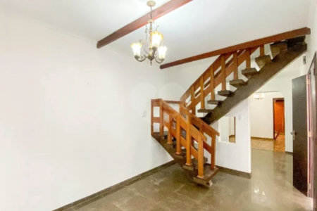 Sobrado com 400m² , 3 dormitórios , sendo 2 suítes , 3 vagas , à venda no centro de Santo André.