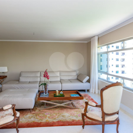 Apartamento para venda em Moema com 185m², 3 dormitórios sendo 1 suíte e 1 vaga