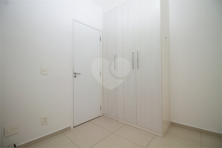 Apartamento com 02 dormitórios, sendo 1 suíte com 02 vagas de garagem