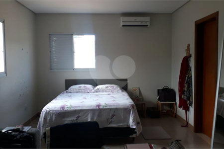 Sobrado à Venda no Condomínio Picollo Villagio com mobilha