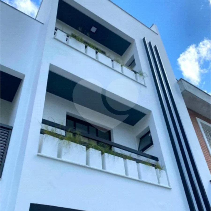 Sobrado com 194m² , 3 dormitórios , sendo 1 suíte , 4 vagas , à venda na Vila Pires , em Santo André.