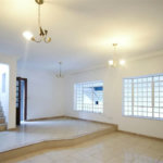 Casa à venda, 4 dormitórios(3 suítes). estuda permuta.