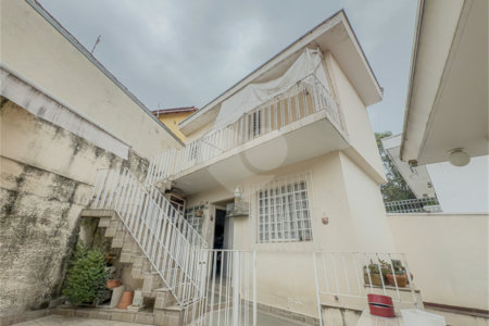 Casa com 3 Dormitórios e 2 suítes à Venda no Bairro da Saúde