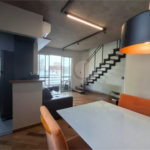 Apartamento totalmente decorado em Moema com 70 m2 , 2 quartos, 2 suítes e 2 vagas, ambientes com ar condicionado.