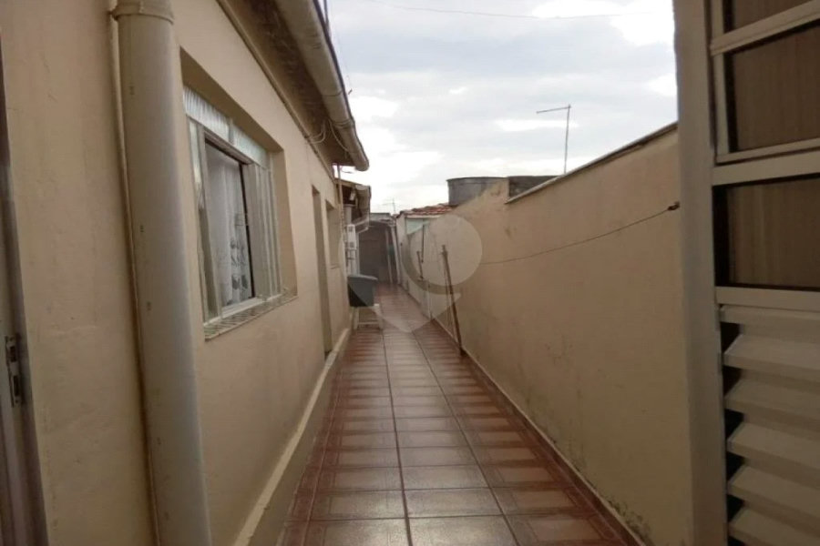 Sobrado grande com 2 garagens, 4 dormitórios.