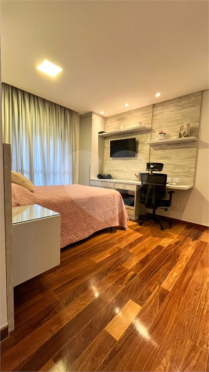 Apartamento de 176 m2 com 4 dormitórios sendo 3 suítes com 3 vagsa Condomínio Dolce Vita Avenida Lacerda Franco ,Cambuci -São Paulo