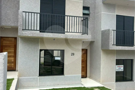 Casa à venda com 3 quartos, sendo 1 suíte, no condomínio Marselha VI, São Roque - SP