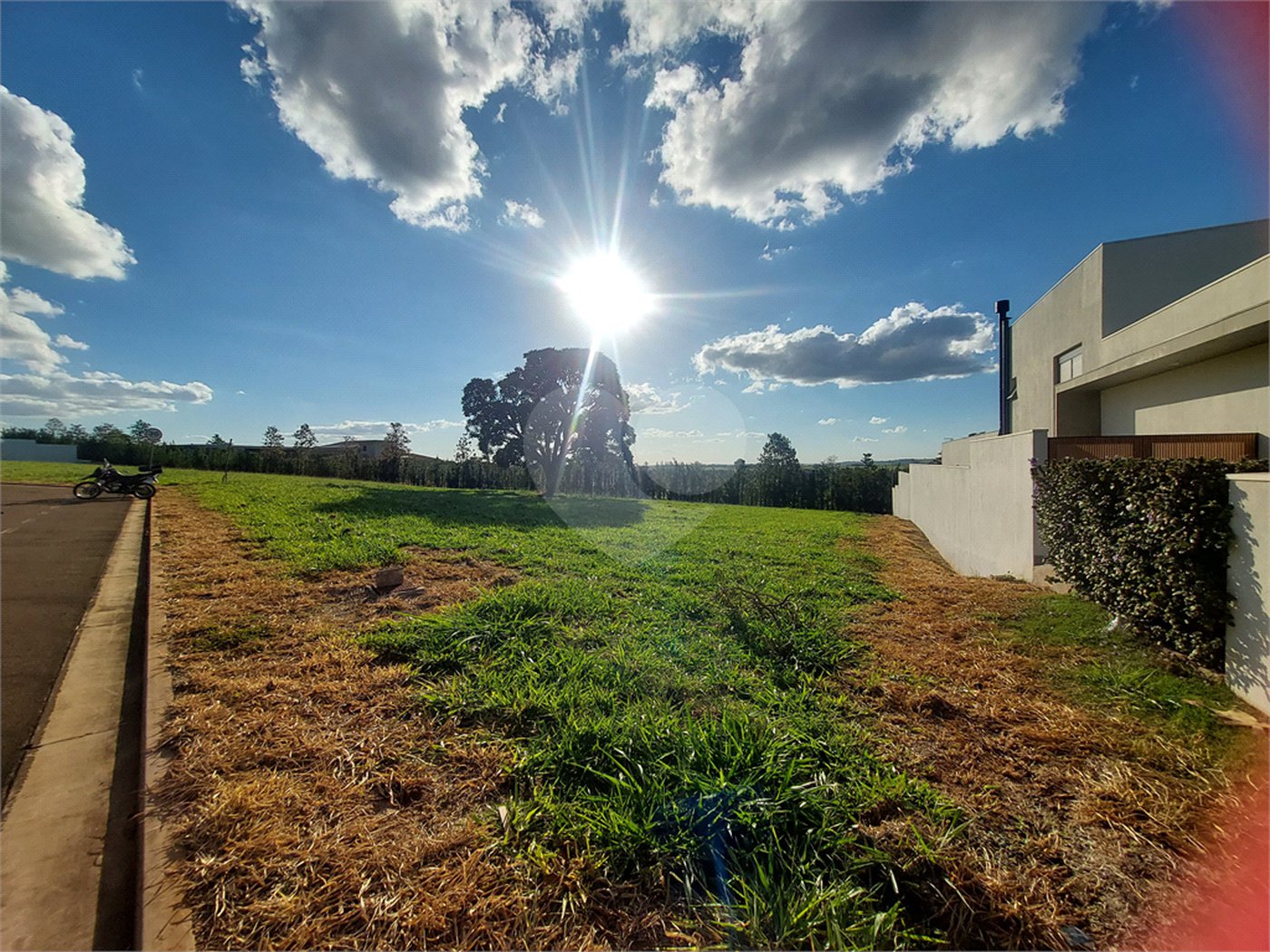 Terreno de 1.400m² no Damha Golf