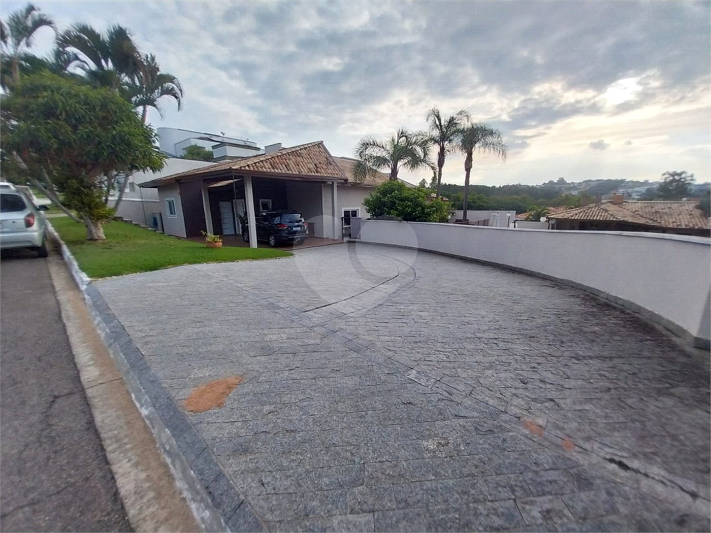 Casa Térrea Disponível para Locação e Venda no Condomínio Vilaggio Capriccio