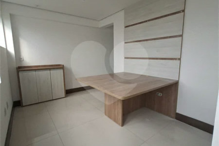 SALA COMERCIAL DE 90 M² COM 12 BAIAS, SALA DE REUNIÃO, AR-CONDICIONADO CENTRAL E 2 VAGAS!