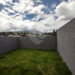Casa térrea em Atibaia com 3 suítes, sala 2 ambientes, 2 vagas garagem, excelente localização, pronta para morar