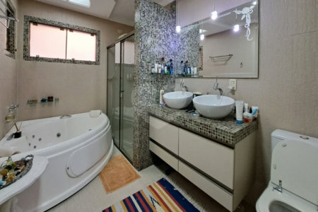 Sobrado com 425 m², 3 suítes e 4 vagas de garagem, à venda no bairro Santa Maria em São Caetano do Sul