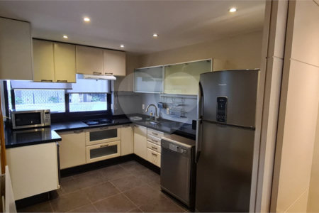 Apartamento para venda e locação de 130m² no Jardim Paulista com 2 suítes e 2 vagas.