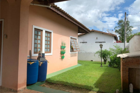 Casa ampla à venda no Vale das Flores em Atibaia