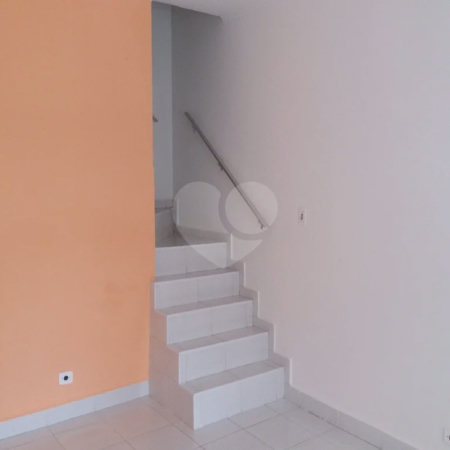 Casa com 125m² , 2 dormitórios , 2 vagas , à venda no Jardim Las Vegas em Santo André.