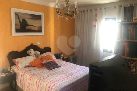 Sobrado completo e espaçoso em São Caetano do Sul | 3 Suítes | 5 a 7 Vagas de garagem