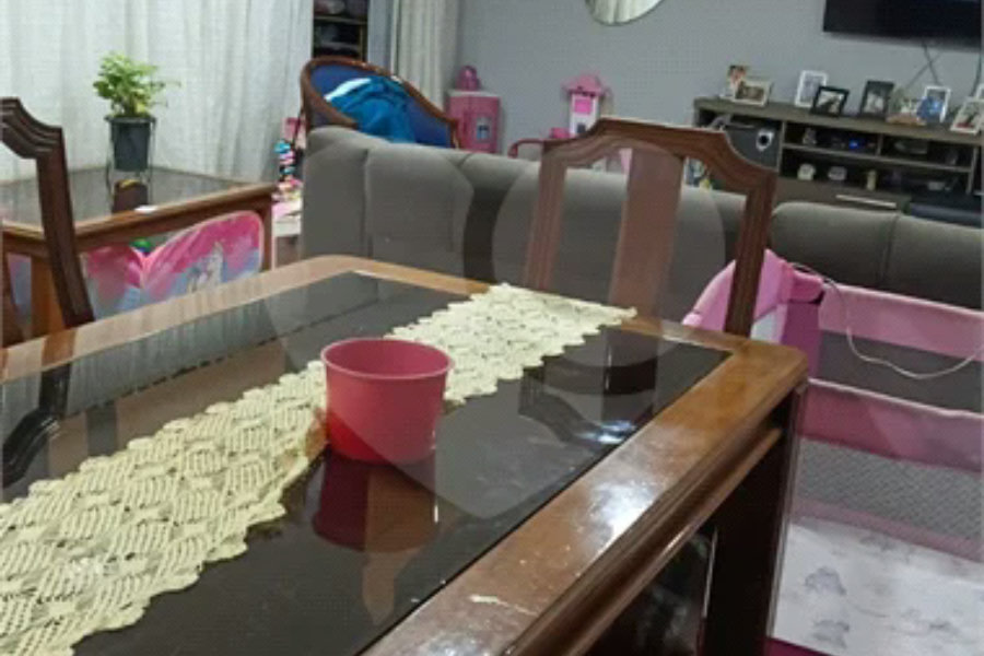 IMÓVEL COM SOBRADO + OUTRA CASA NO TERRENO, ÓTIMA PARA RENDA OU FAMÍLIA GRANDE