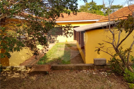 Chácara em água vermelha, localizada em ponto comercial.