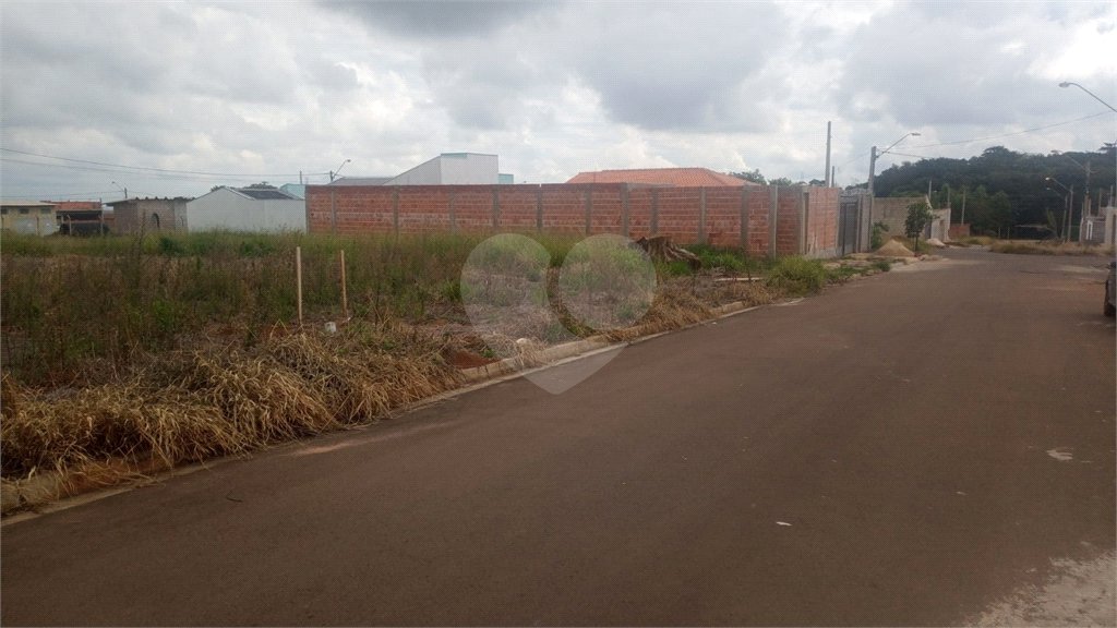 Lote no Jardim do Bosque, aceita financiamento ou aquisição de terreno e construção .