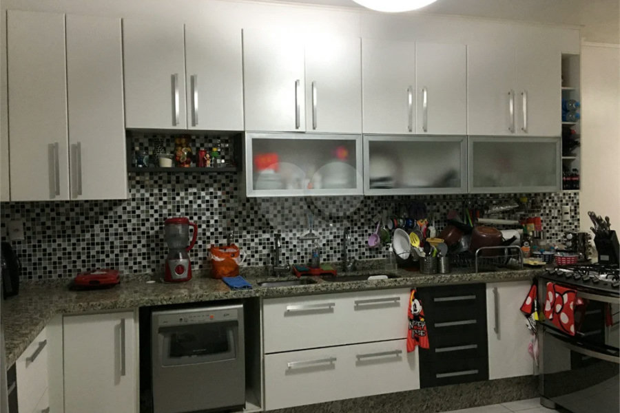 Casa 4 dormitórios, 3 vagas