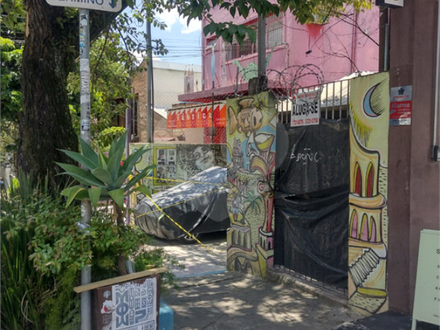 Sobrado à venda ou para alugar com 4 quartos em Vila Madalena, São Paulo, SP