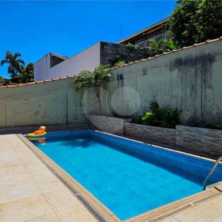 Casa térrea em Atibaia com 3 dormitórios (2 suítes), piscina, espaço gourmet, condomínio fechado
