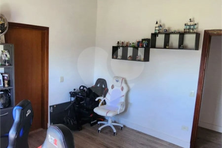 CASA EM CONDOMÍNIO FECHADO COM 220M² Área Construída e 1500m² de Area Total com 4 Suítes. Cond Village de Atibaia - Atibaia -Sp