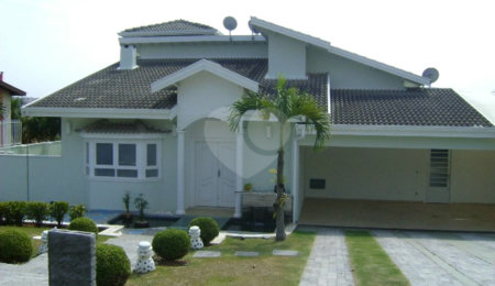 Casa à venda com 3 suítes no condomínio Estância Marambaia, Vinhedo - SP